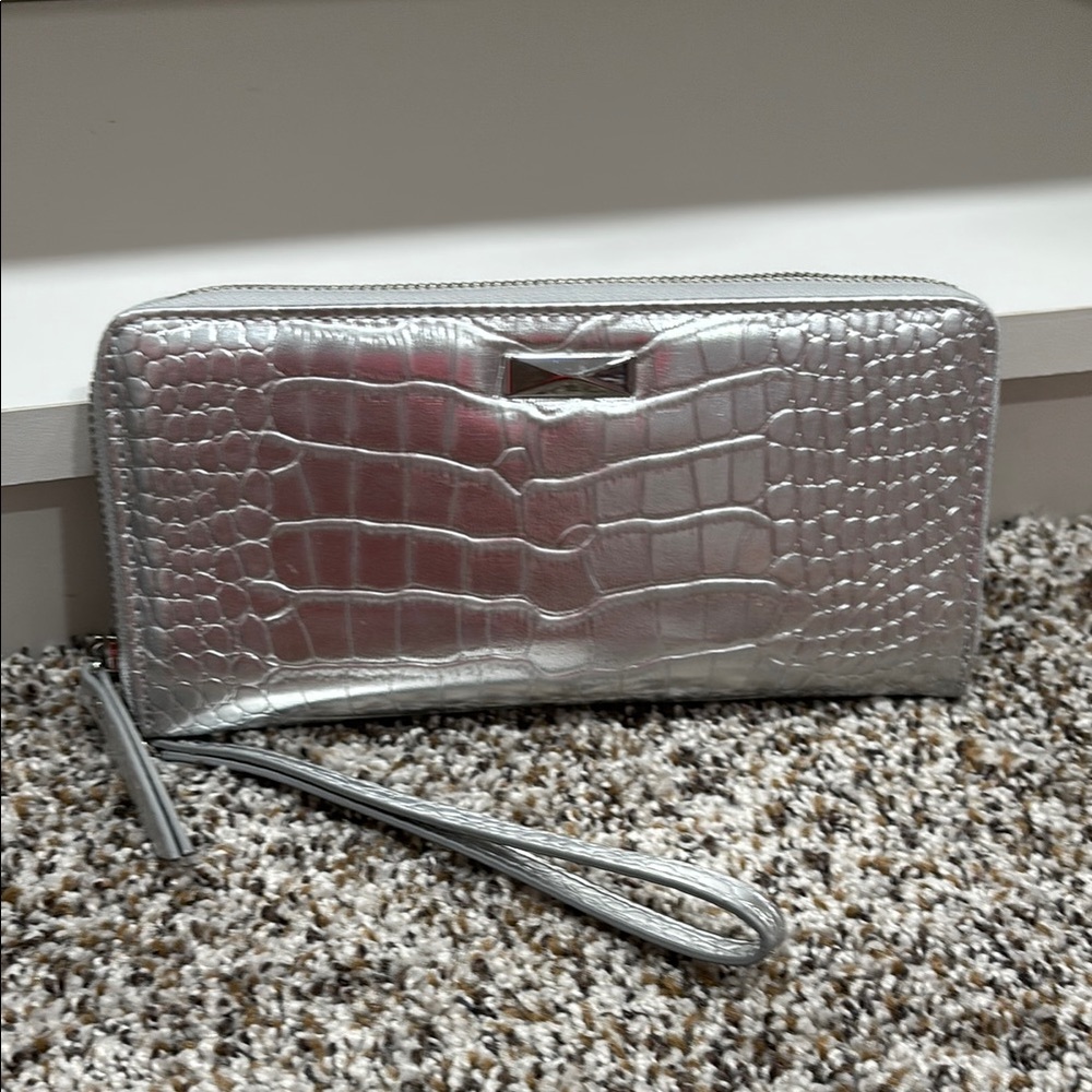 INC International Concepts Silver Croc-Embossed Wallet - Picture 1 of 8
